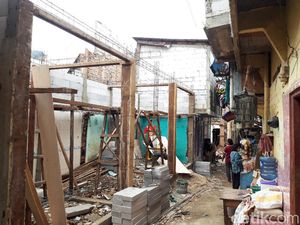 Rumah Direnovasi Model Panggung, Warga Kp Melayu Kenang Hujan Sedikit Banjir Rumah Direnovasi Model Panggung, Warga Kp Melayu Kenang Hujan Sedikit Banjir