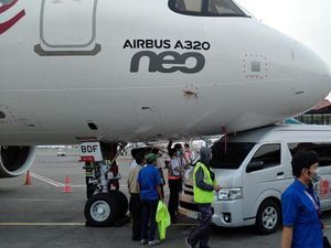 Shuttle Bus Batik Air Tabrak Moncong Pesawat yang Parkir di Bandara Soetta