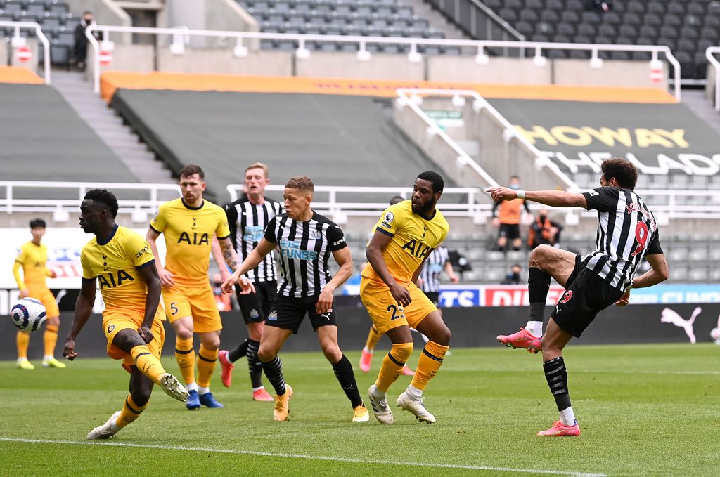 NEWCASTLE UPON TYNE, ENGLAND - APRIL 04: Joelinton of Newcastle United sees his shot miss during the Premier League match between Newcastle United and Tottenham Hotspur at St. James Park on April 04, 2021 in Newcastle upon Tyne, England. Sporting stadiums around the UK remain under strict restrictions due to the Coronavirus Pandemic as Government social distancing laws prohibit fans inside venues resulting in games being played behind closed doors. (Photo by Stu Forster/Getty Images)