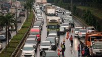 Ada Kecelakaan, Tol JORR Arah Pasar Minggu Macet