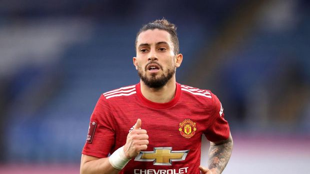 LEICESTER, ENGLAND - MARCH 21: Alex Telles of Manchester United during the Emirates FA Cup Quarter Final match between Leicester City and Manchester United at The King Power Stadium on March 21, 2021 in Leicester, England. Sporting stadiums around the UK remain under strict restrictions due to the Coronavirus Pandemic as Government social distancing laws prohibit fans inside venues resulting in games being played behind closed doors.  (Photo by Alex Pantling/Getty Images)