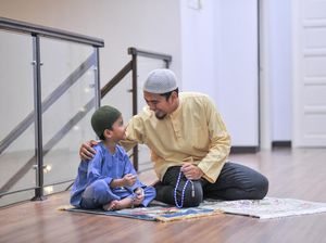10 Ayat Al-Quran tentang Peran Penting Ayah, Tak Hanya Beri Nafkah 10 Ayat Al-Quran tentang Peran Penting Ayah, Tak Hanya Beri Nafkah