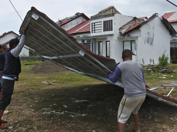Kupang Lumpuh Total Diterjang Angin Kencang