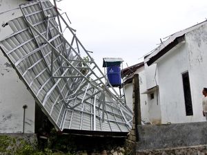 Ratusan Rumah Korban Badai Siklon Seroja di Kupang Dapat Bantuan