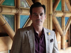 Atalarik Syah Yakin Bisa Pertahankan Anak-anak dalam Pelukannya