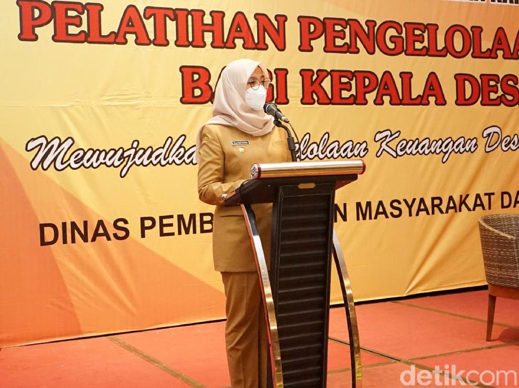 Bupati Ipuk Minta Kepala Desa Perhatikan Pengelolaan Keuangan Desa Bupati Ipuk Minta Kepala Desa Perhatikan Pengelolaan Keuangan Desa
