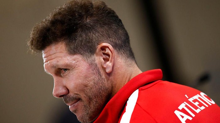 MADRID, SPAIN - SEPTEMBER 26:  Head coach Diego Pablo Simeone of Atletico de Madrid attends questions from the media during a press conference ahead of the UEFA Champions League Group C match between Atletico de Madrid and Chelsea FC at Wanda Metropolitano stadium on September 26, 2017 in Madrid, Spain.  (Photo by Gonzalo Arroyo Moreno/Getty Images)