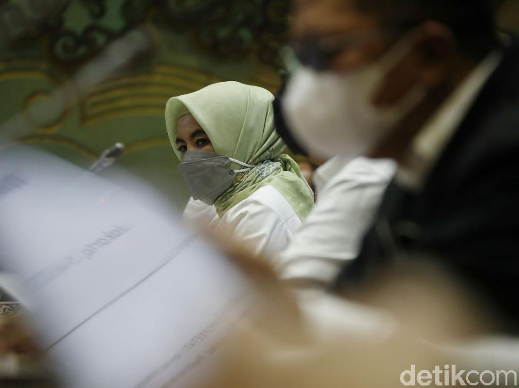 Dirut Pertamina Raker Bareng DPR Bahas Kebakaran Kilang Minyak Dirut Pertamina Raker Bareng DPR Bahas Kebakaran Kilang Minyak