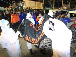 Detik-detik Penemuan 2 ABK Korban Kecelakaan Kapal di Indramayu