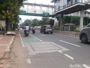 Galian Manhole di Mampang Selesai, Kabel-kabel di Tiang Segera Diturunkan Galian Manhole di Mampang Selesai, Kabel-kabel di Tiang Segera Diturunkan