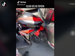 Honda Vario 125 Nabrak Mobil: Spakbornya Aman, Bemper Mobil Penyok