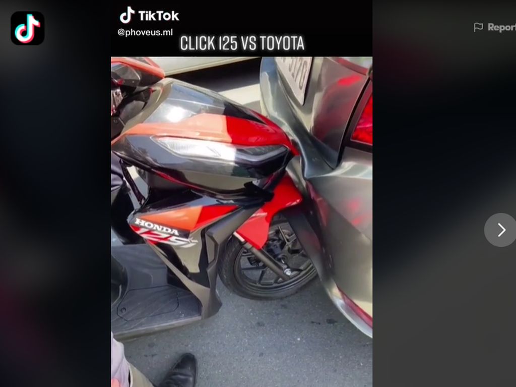 Honda Vario 125 Nabrak Mobil: Spakbornya Aman, Bemper Mobil Penyok Honda Vario 125 Nabrak Mobil: Spakbornya Aman, Bemper Mobil Penyok
