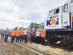 Rel Kereta Cepat JKT-BDG 50 M Diangkut dari Cilacap ke Rancaekek
