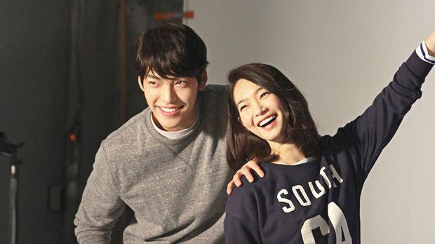 Setelah berpacaran selama 6 tahun, Kim Woo Bin dan Shin Min Ah dikabarkan akan menikah 2021