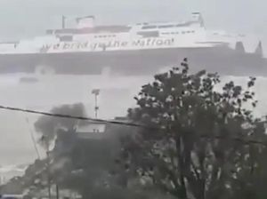 KMP Jatra 1 Karam di Pelabuhan NTT Gegara Lambung Bocor saat Cuaca Ekstrem