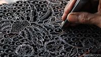 Menengok Produksi Cap Batik di Solo