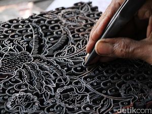 Menengok Produksi Cap Batik di Solo Menengok Produksi Cap Batik di Solo