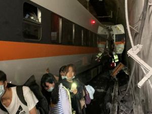 Menteri Transportasi Taiwan Tawarkan Undur Diri Atas Kecelakaan Kereta Api