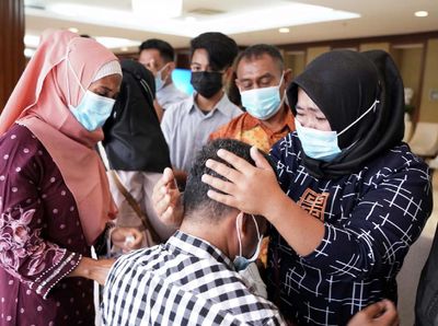 Momen Haru Korban Sandera Abu Sayyaf Berkumpul Bersama Keluarga