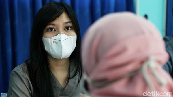 Momen Para Guru di Jakarta Divaksin Corona