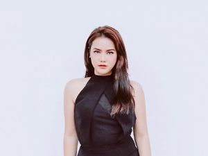 Mytha Lestari Mencintai dalam Sunyi di Diamku Bersuara Mytha Lestari Mencintai dalam Sunyi di Diamku Bersuara