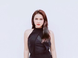 Mytha Lestari Mencintai dalam Sunyi di Diamku Bersuara