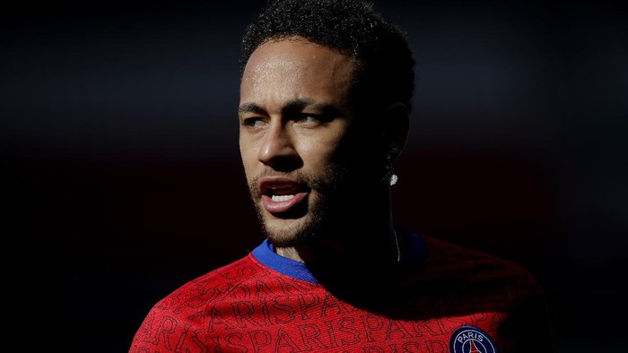 PSGs Neymar warms up before the French League One soccer match between Paris Saint Germain and Lille, at the Parc des Princes stadium, in Paris, France, Saturday, April. 3, 2021. (AP Photo/Christophe Ena)