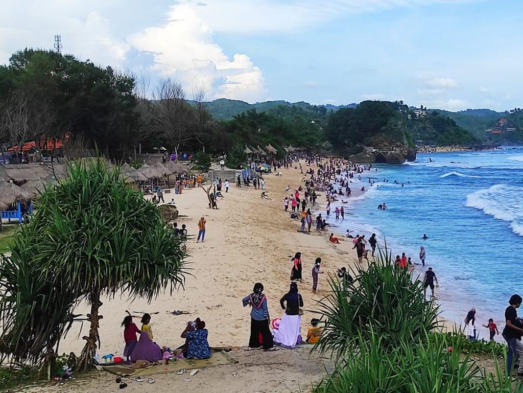 Ya Ampun! Susah Betul Wisatawan di Pantai Gunungkidul Patuhi Prokes Ya Ampun! Susah Betul Wisatawan di Pantai Gunungkidul Patuhi Prokes