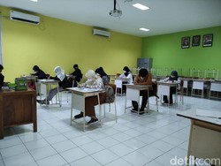 Melihat SMA Muhammadiyah II Sidoarjo Uji Coba Pembelajaran Tatap Muka