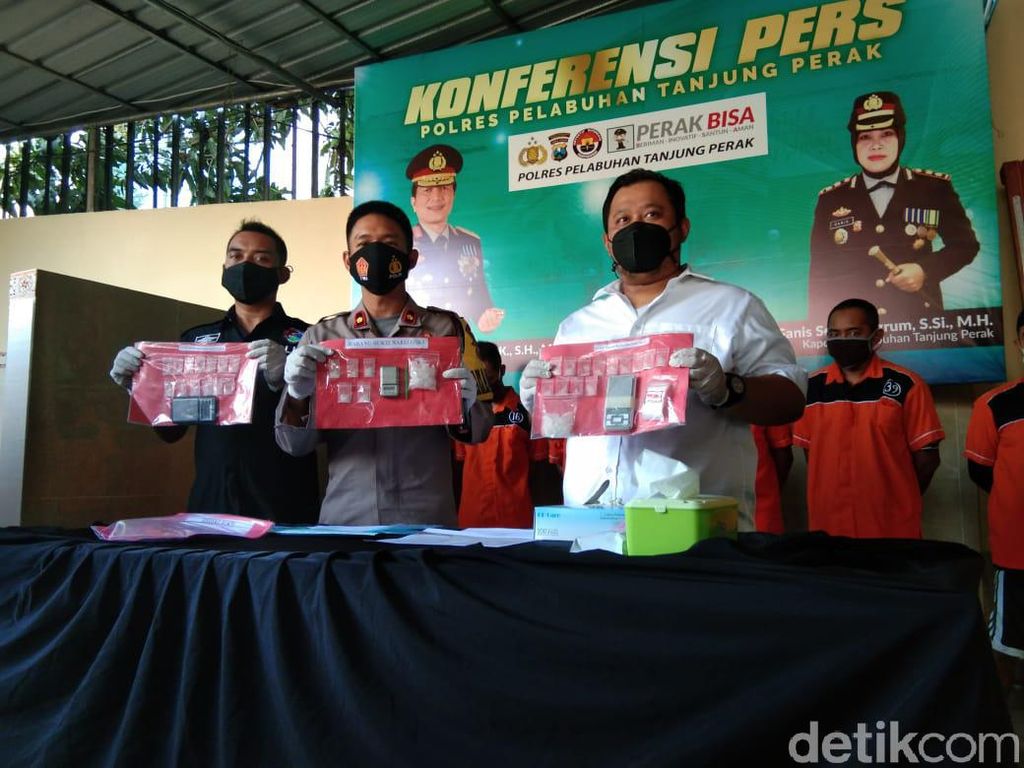 Oknum Wartawan di Surabaya Digerebek Saat Pesta Sabu Oknum Wartawan di Surabaya Digerebek Saat Pesta Sabu