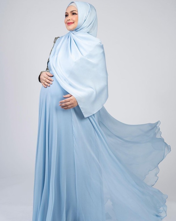 Cantiknya potret foto maternity ala Siti Nurhaliza.