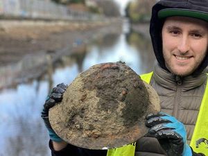 Rahasia Harta Karun Tersembunyi di Dasar Kanal di London Timur