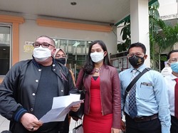 Didampingi Razman, Finalis Miss Landscape 2019 Laporkan Profesor M soal Anak