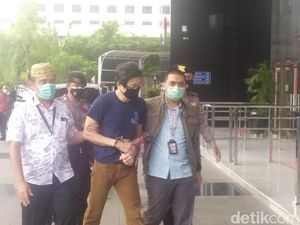 Buron Samin Tan Ditangkap, Kini Masih Diperiksa Penyidik KPK Buron Samin Tan Ditangkap, Kini Masih Diperiksa Penyidik KPK