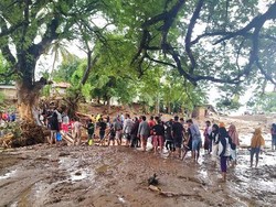 Jokowi Tugasi Menkes Penuhi Sarana Kesehatan di Lokasi Bencana NTT