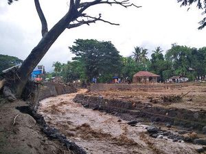 Jokowi Perintahkan Perbaiki Rumah-rumah Terdampak Bencana NTT-NTB Jokowi Perintahkan Perbaiki Rumah-rumah Terdampak Bencana NTT-NTB