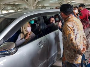 Vaksinasi Drive Thru Gratis di Depok, Tapi Kok Sepi? Vaksinasi Drive Thru Gratis di Depok, Tapi Kok Sepi?