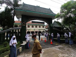 Ada Guru Positif COVID-19, PPDB SMAN 1 Solo Dipastikan Tetap Jalan Ada Guru Positif COVID-19, PPDB SMAN 1 Solo Dipastikan Tetap Jalan