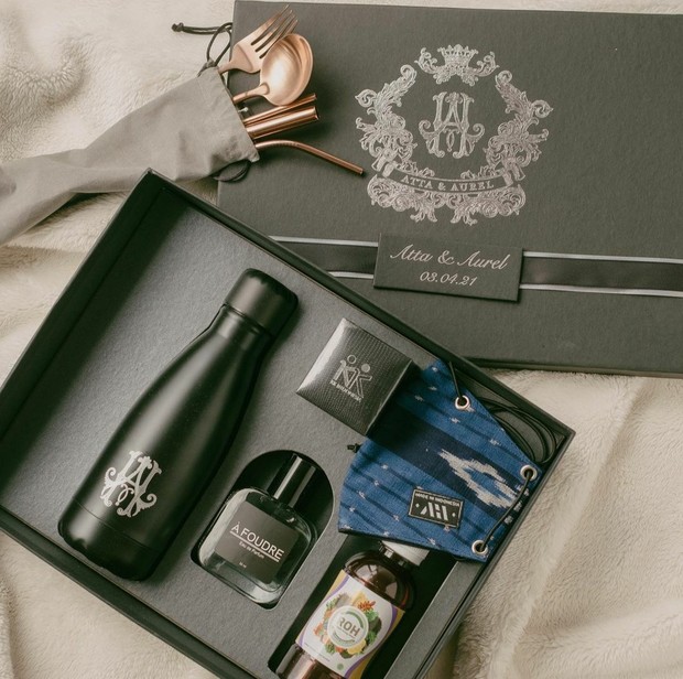 souvernir atta aurel (sumber : instagram.com/redribbongift) souvernir atta aurel (sumber : instagram.com/redribbongift)