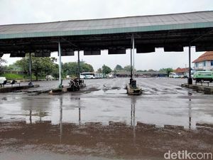 Taksi Gelap Menjamur, Ratusan Sopir Elf di Cianjur Mogok Beroperasi