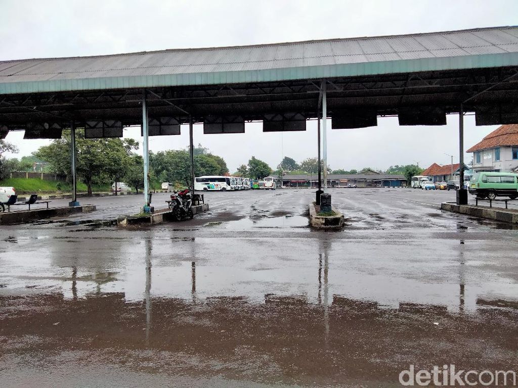Taksi Gelap Menjamur, Ratusan Sopir Elf di Cianjur Mogok Beroperasi Taksi Gelap Menjamur, Ratusan Sopir Elf di Cianjur Mogok Beroperasi