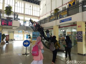 Tradisi Nyekar Tak Dongkrak Jumlah Penumpang di Terminal Bungurasih