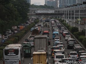 Jelang Buka, Lalin Kota Jakarta Macet