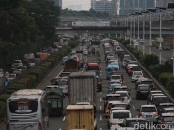 Jelang Buka, Lalin Kota Jakarta Macet
