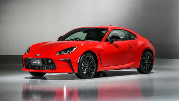 Potret Toyota GR 86, Si Kembaran Subaru BRZ yang Lebih Ngebut dan Berotot