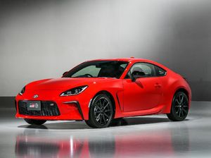 Potret Toyota GR 86, Si Kembaran Subaru BRZ yang Lebih Ngebut dan Berotot