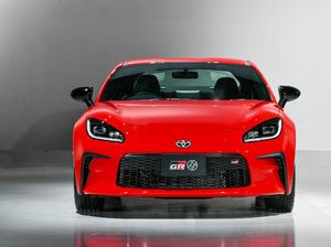 Toyota GR 86, Si Kembaran Subaru BRZ Resmi Tampil ke Publik