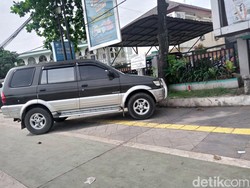 Baru Selesai Dibangun, Trotoar Jalan Rawa Buntu Tangsel Jadi Tempat Parkir Liar