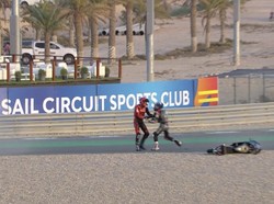 Usai Crash, Pembalap Indonesia Gresini Malah Berantem di Lintasan