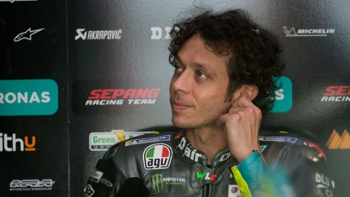 DOHA, QATAR - APRIL 03: Valentino Rossi of Italy and Petronas Yamaha SRT  prepares to start in box during the MotoGP of Qatar - Qualifying at Losail Circuit on April 03, 2021 in Doha, Qatar. (Photo by Mirco Lazzari gp/Getty Images)